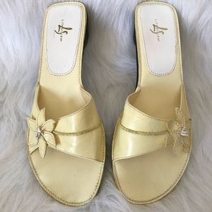 Life Stride vintage sandals